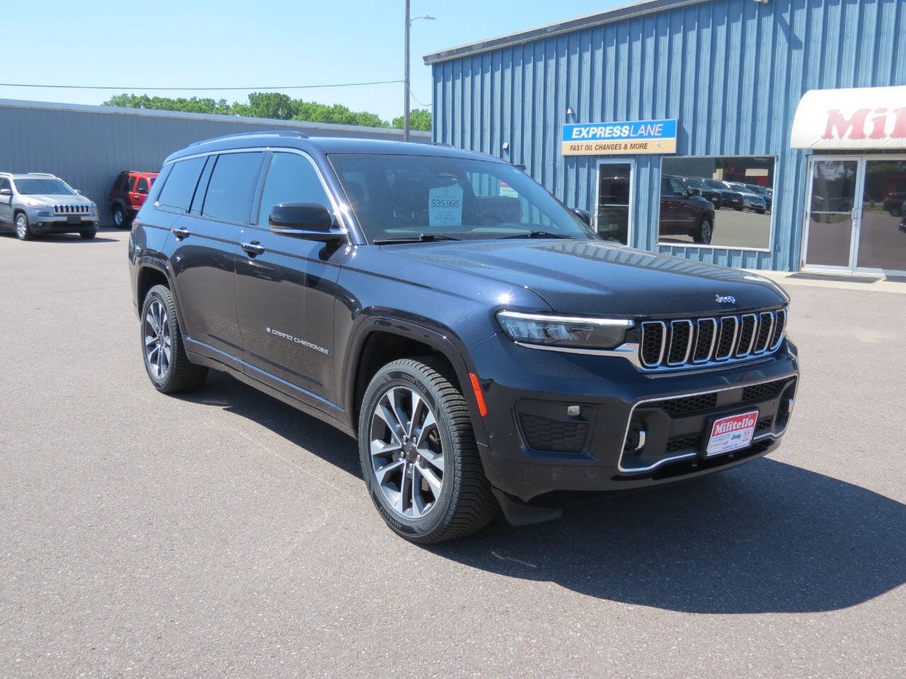Used 2024 Jeep Grand Cherokee L Overland w/ Trailer Tow Package AWD/4WD image 2
