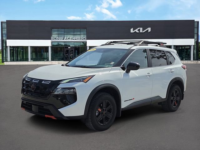 Used 2026 Nissan Rogue SV AWD/4WD image 2