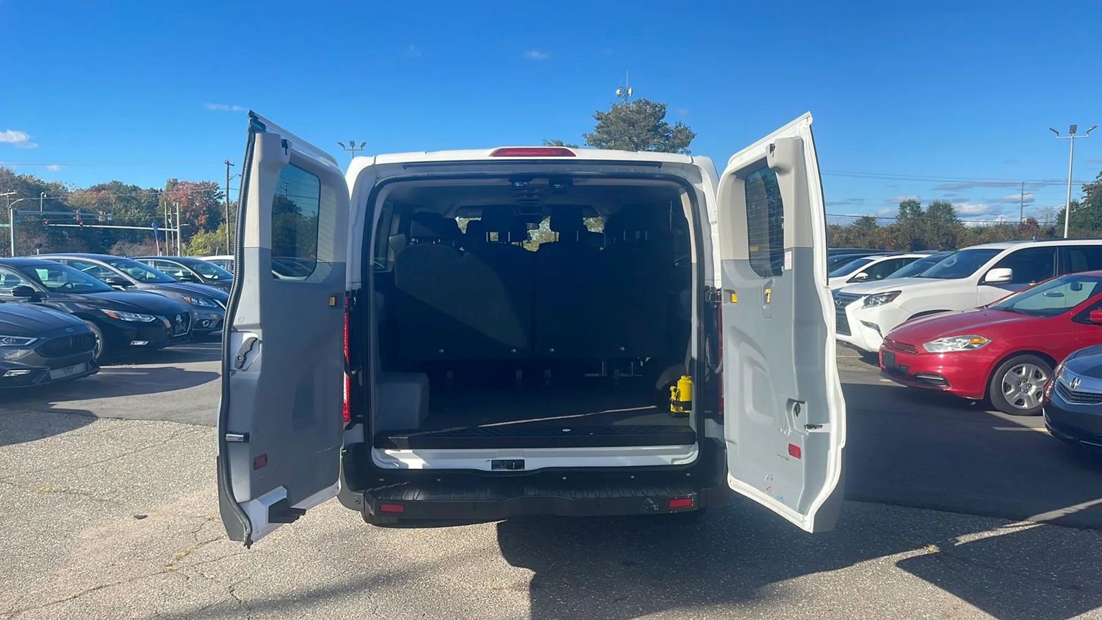 Used 2017 Ford Transit 350 XL image 5