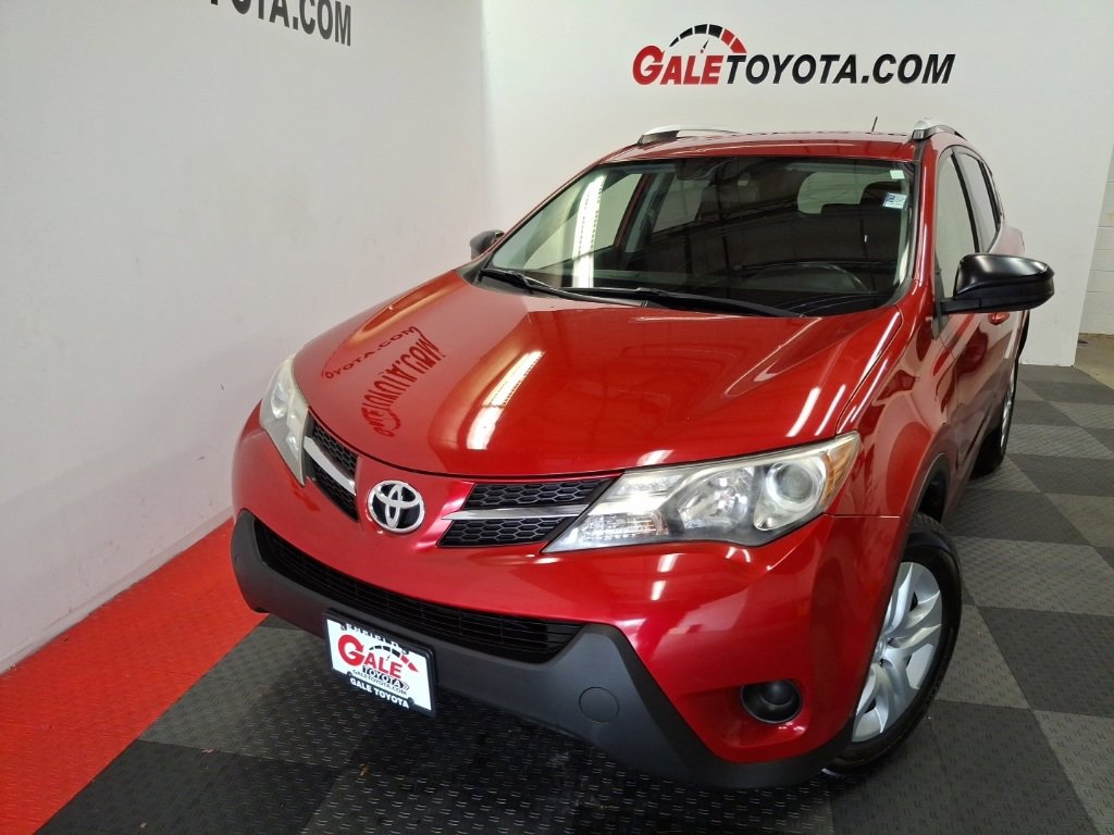 Used 2015 Toyota RAV4 LE image 2