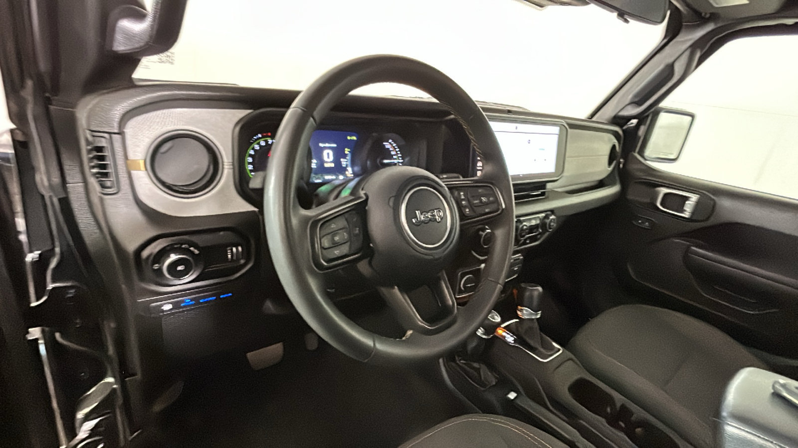 Used 2024 Jeep Wrangler Unlimited AWD/4WD image 16