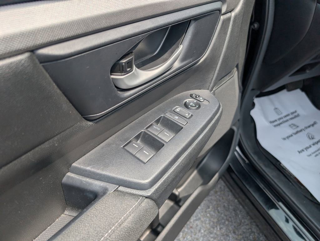 Used 2019 Honda CR-V LX image 9