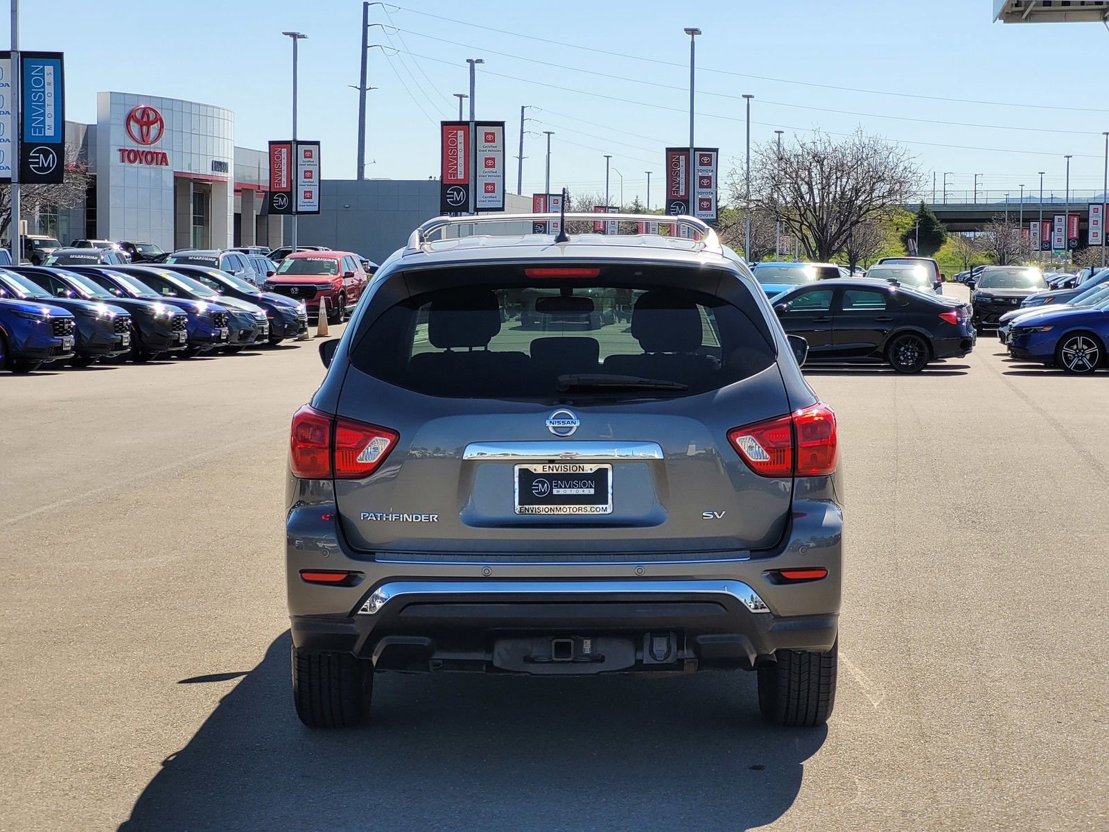 Used 2018 Nissan Pathfinder SV w/ SV Tech Package image 5