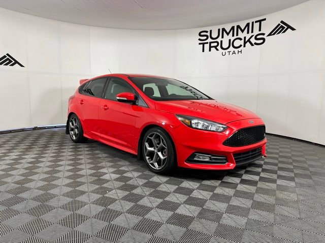 Used 2017 Ford Focus ST FWD image 2
