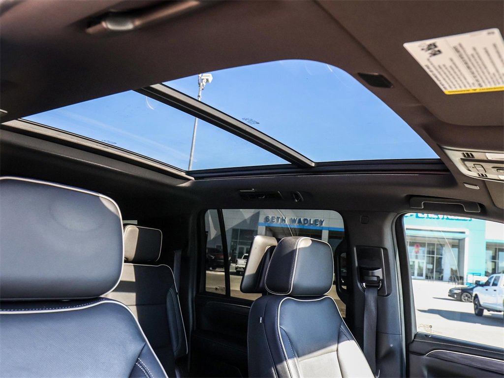 Used 2021 GMC Yukon XL SLT w/ SLT Premium Package image 21