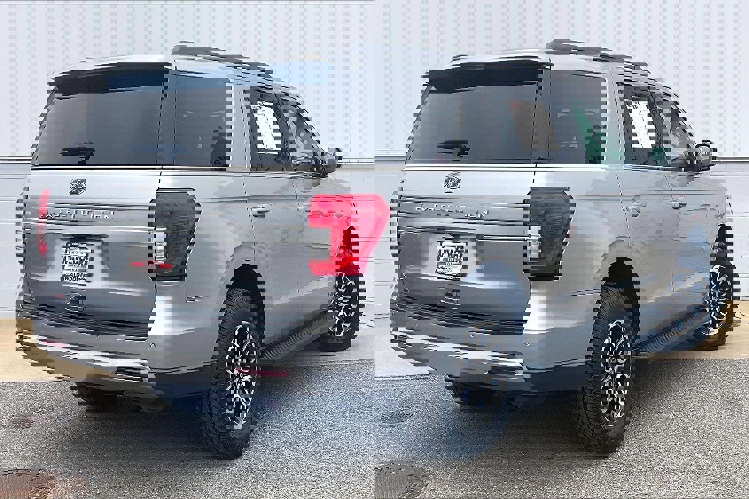 Used 2024 Ford Expedition XLT image 17