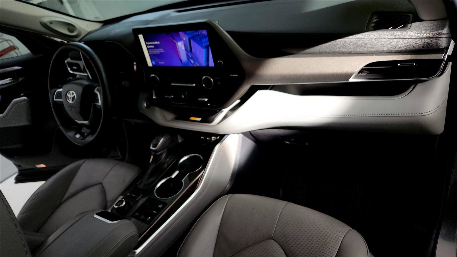 Used 2023 Toyota Highlander Limited image 17