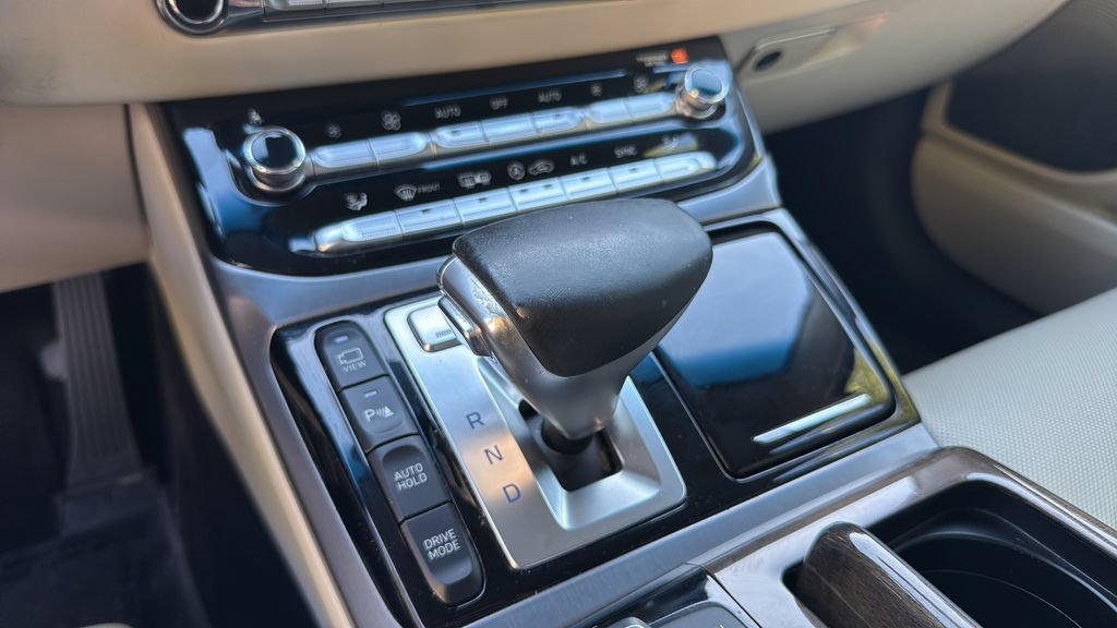 Used 2018 Genesis G90 3.3T Premium AWD/4WD image 23
