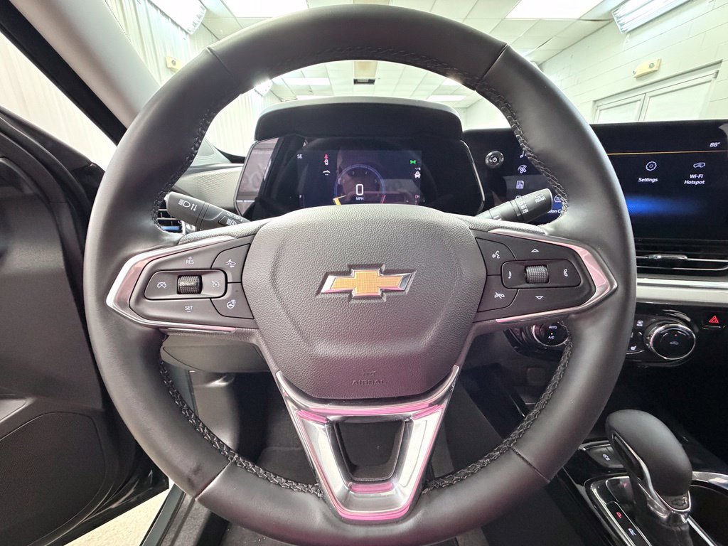 Used 2025 Chevrolet Trax LT w/ Driver Confidence Package FWD image 37