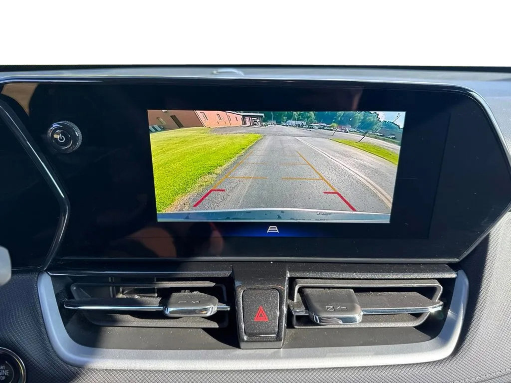 Used 2025 Chevrolet TrailBlazer LT FWD image 22