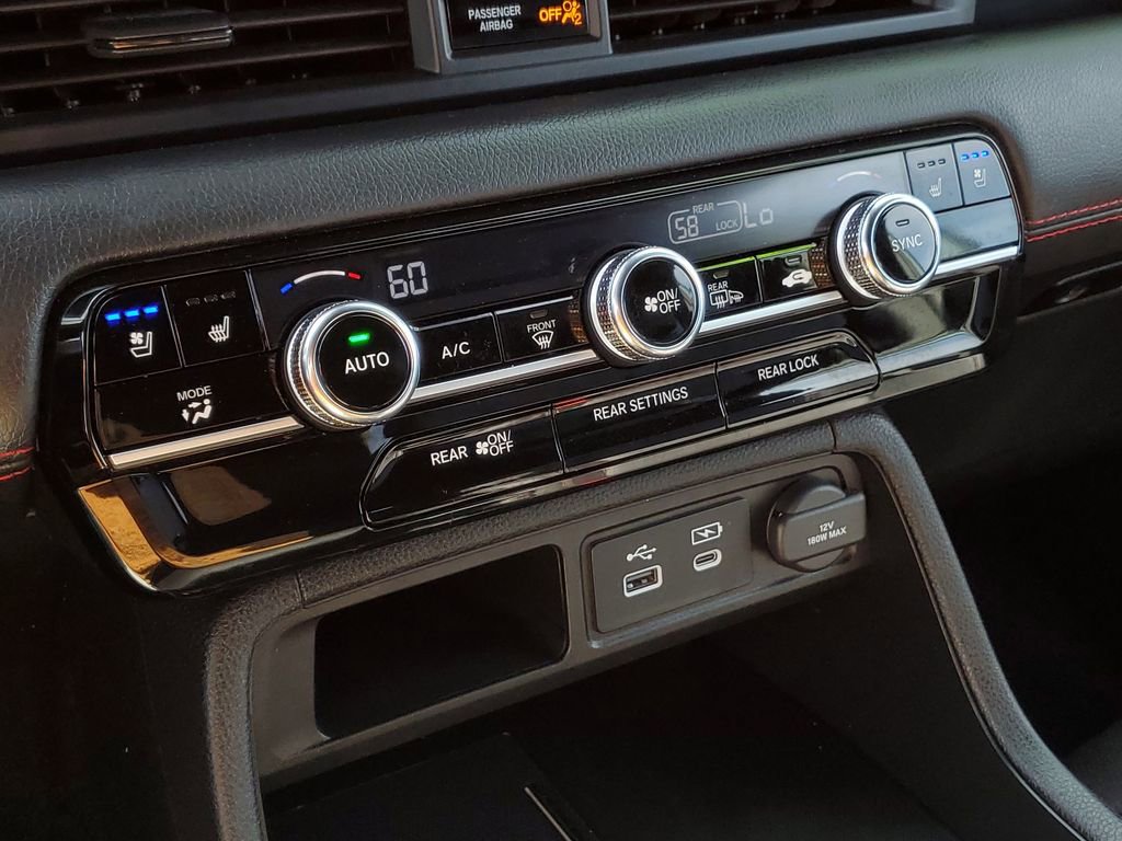 Used 2025 Honda Pilot Black Edition image 24