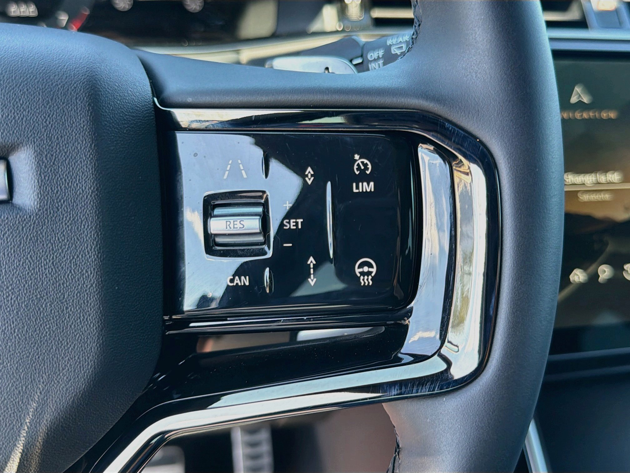 Used 2026 Land Rover Range Rover Evoque Dynamic SE AWD/4WD image 37