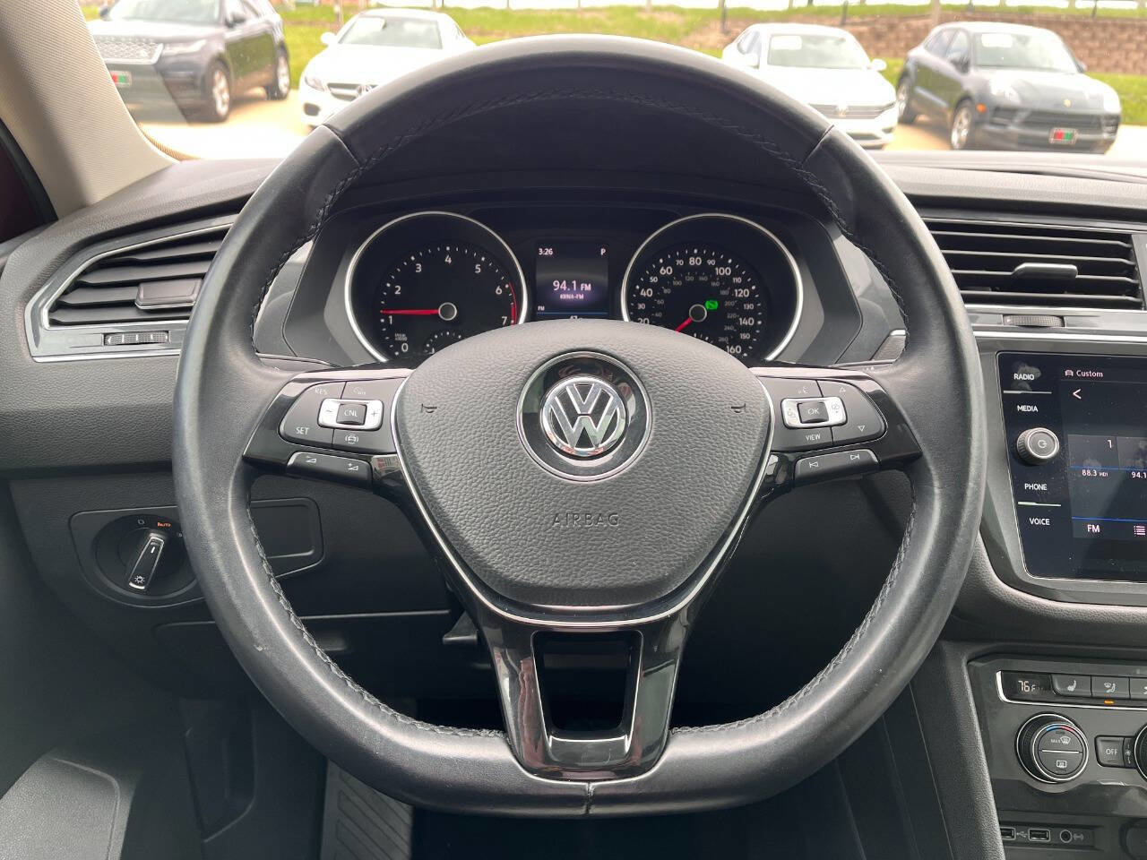 Used 2019 Volkswagen Tiguan SE w/ Panoramic Sunroof Package image 10