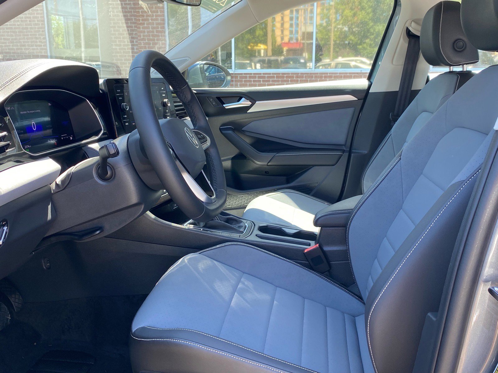Certified 2025 Volkswagen Jetta SE FWD image 11