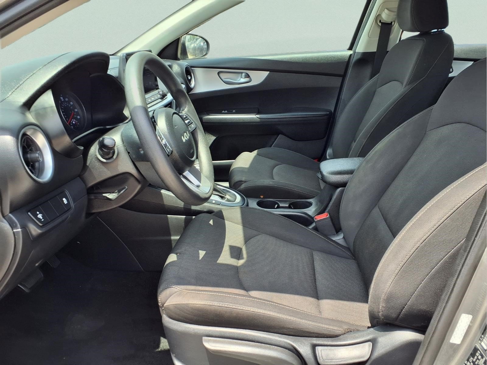 Used 2022 Kia Forte LXS FWD image 11