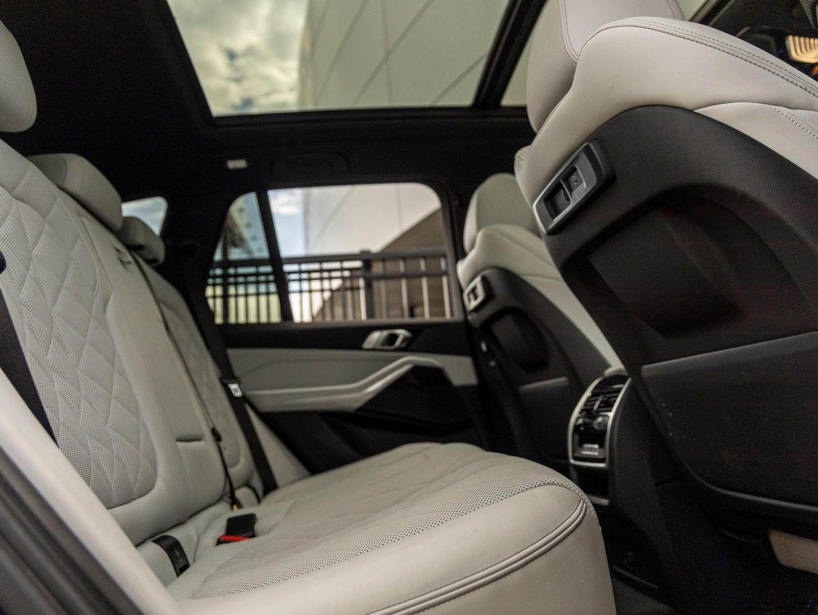 Used 2023 BMW X5 sDrive40i w/ M Sport Package image 39