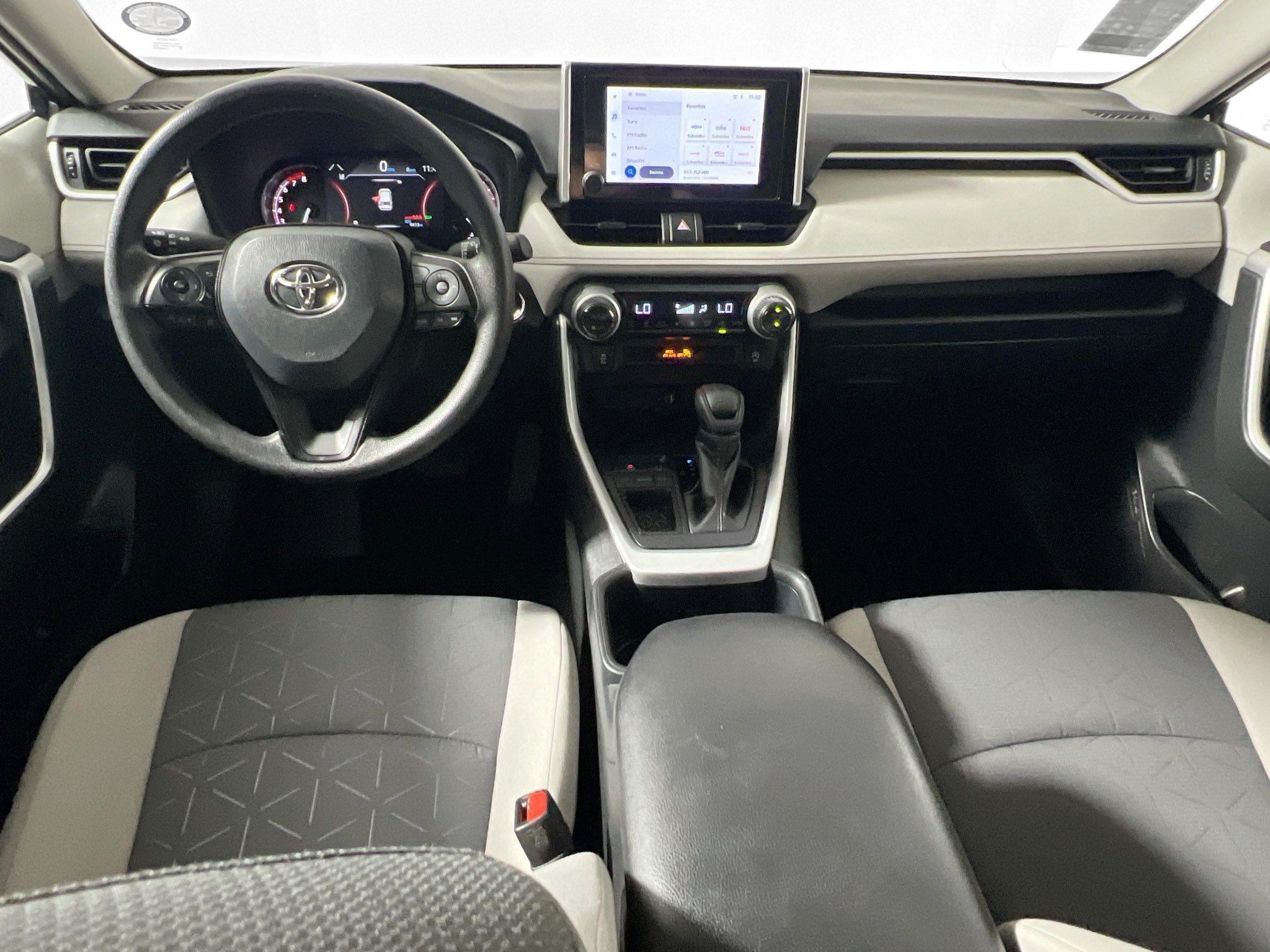 Used 2025 Toyota RAV4 XLE w/ Convenience Package FWD image 29