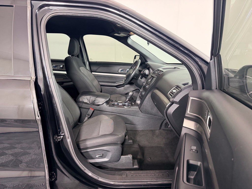 Used 2018 Ford Explorer XLT FWD image 35
