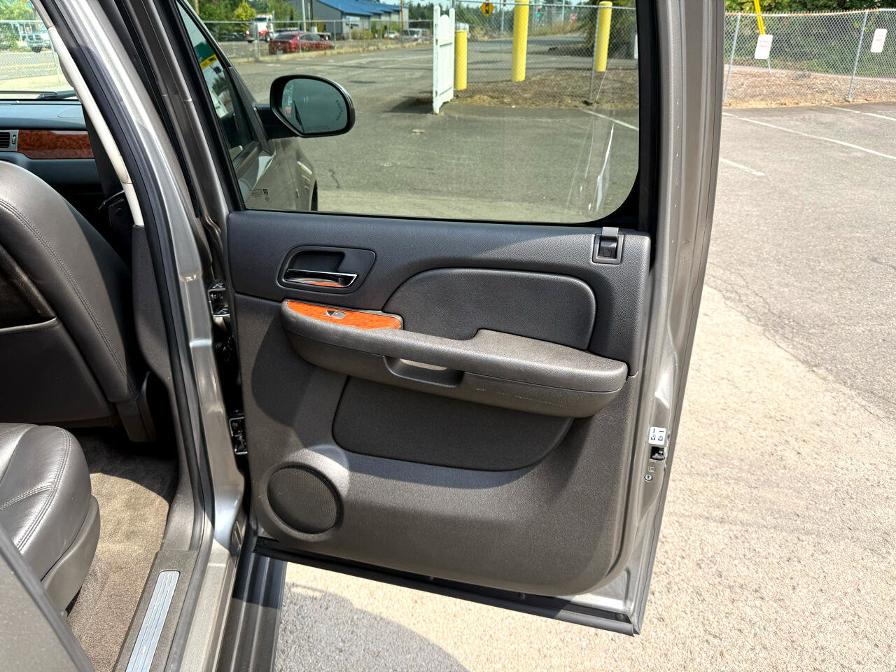 Used 2008 Chevrolet Suburban LTZ w/ LTZ Preferred Equipment Group image 19