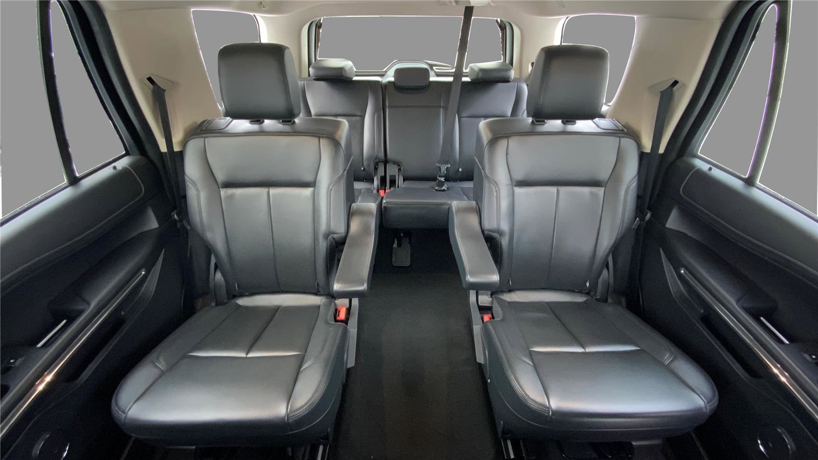 Used 2024 Ford Expedition XLT AWD/4WD image 14