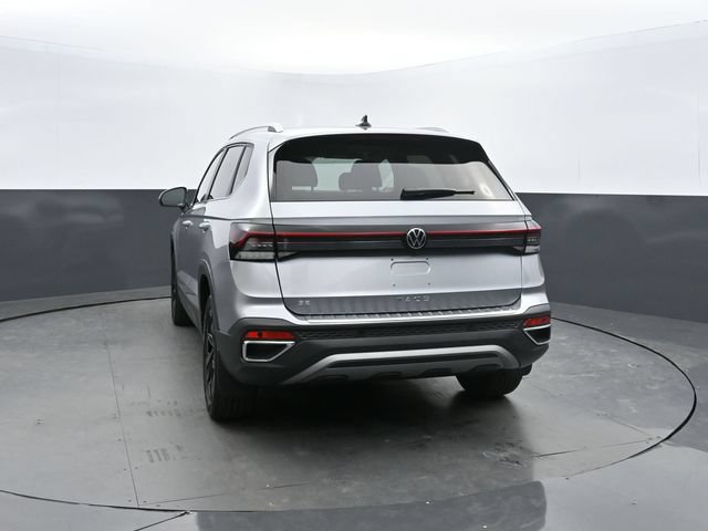 Used 2025 Volkswagen Taos SE FWD image 6