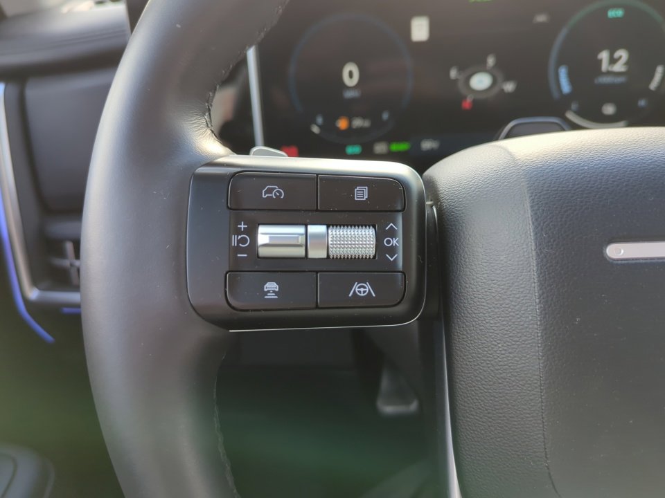 Used 2025 Hyundai Santa Fe Limited image 31