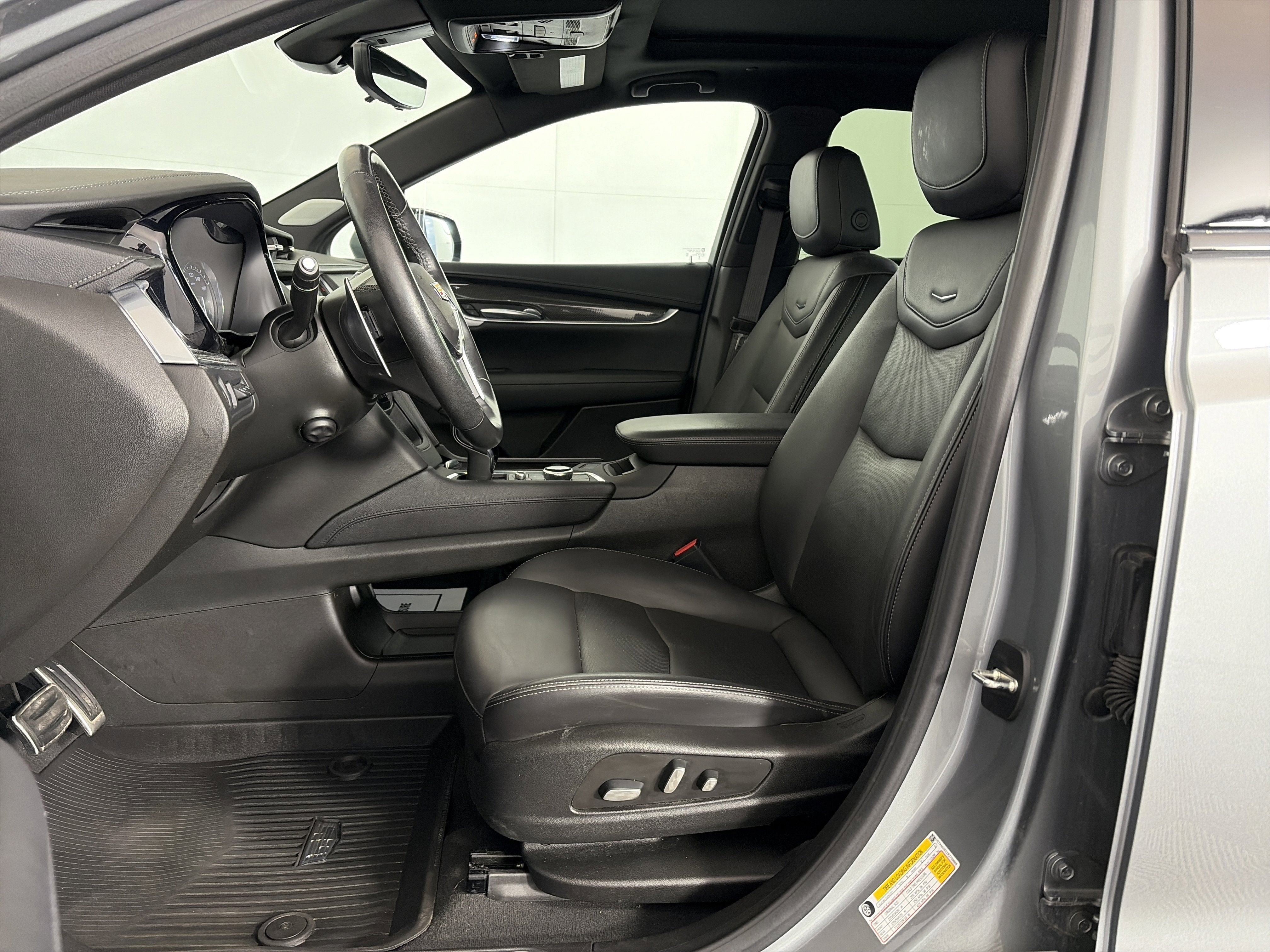 Certified 2024 Cadillac XT5 Sportv w/ Technology Package image 6