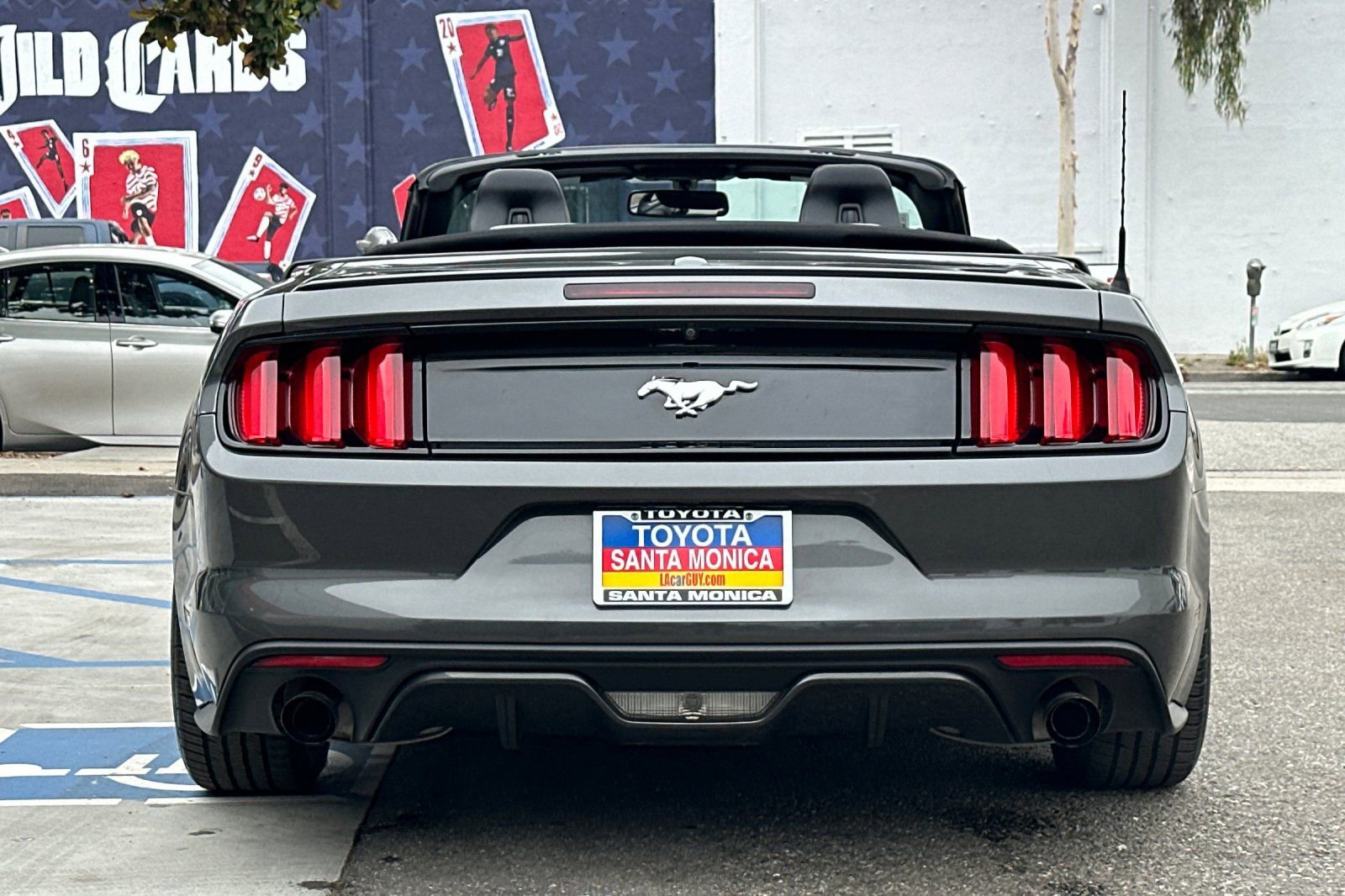 Used 2017 Ford Mustang Premium RWD image 5