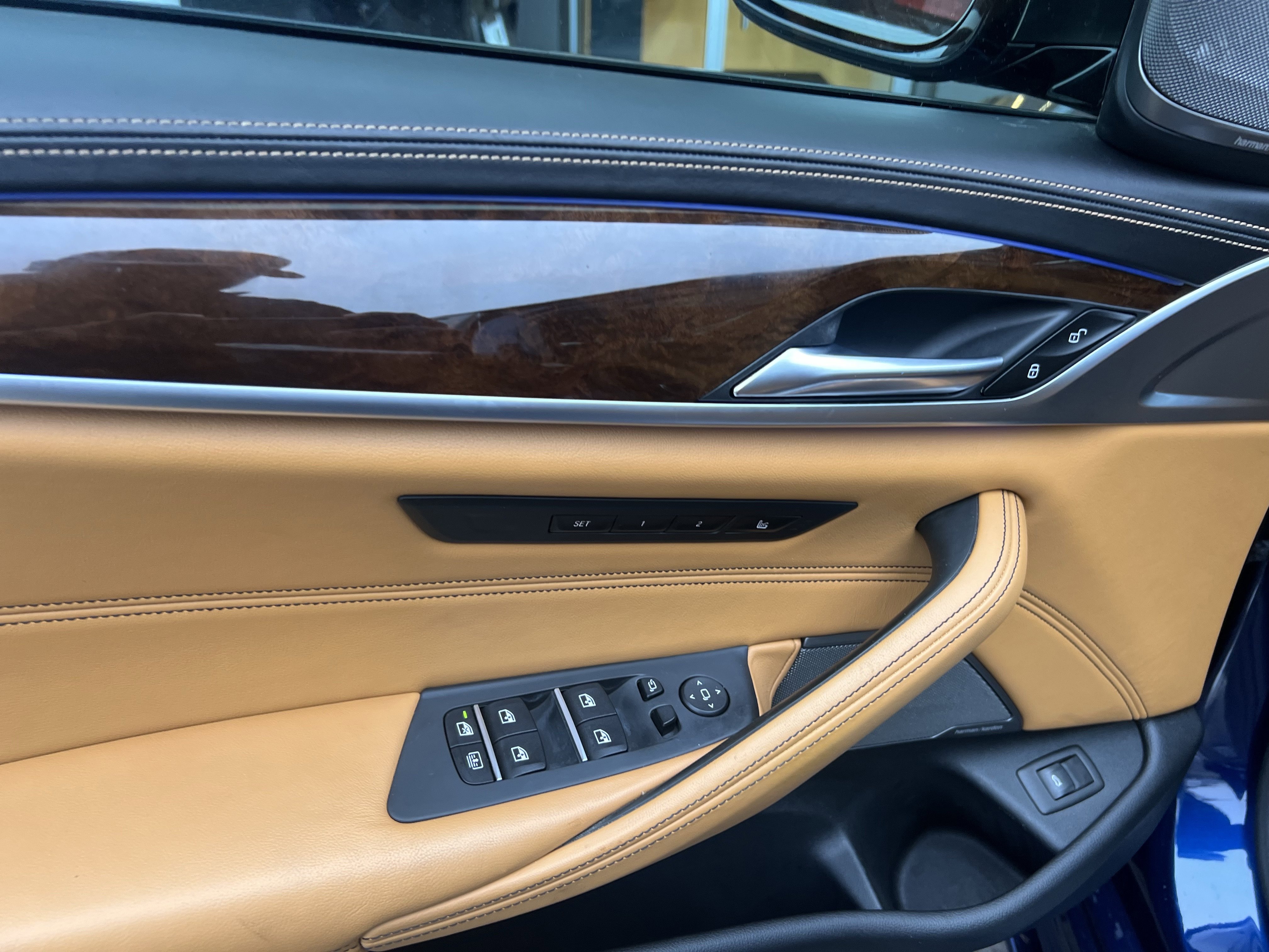 Used 2019 BMW M550i xDrive image 12