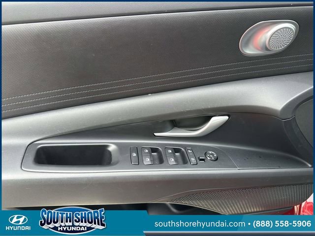 Certified 2025 Hyundai Elantra SE image 18