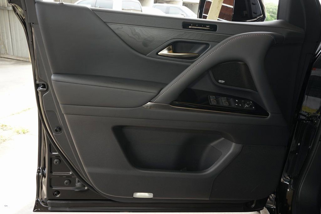 Used 2026 Lexus LX 600 4WD w/ Luxury Package image 28