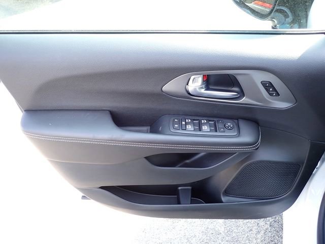 New 2026 Chrysler Pacifica Select image 16