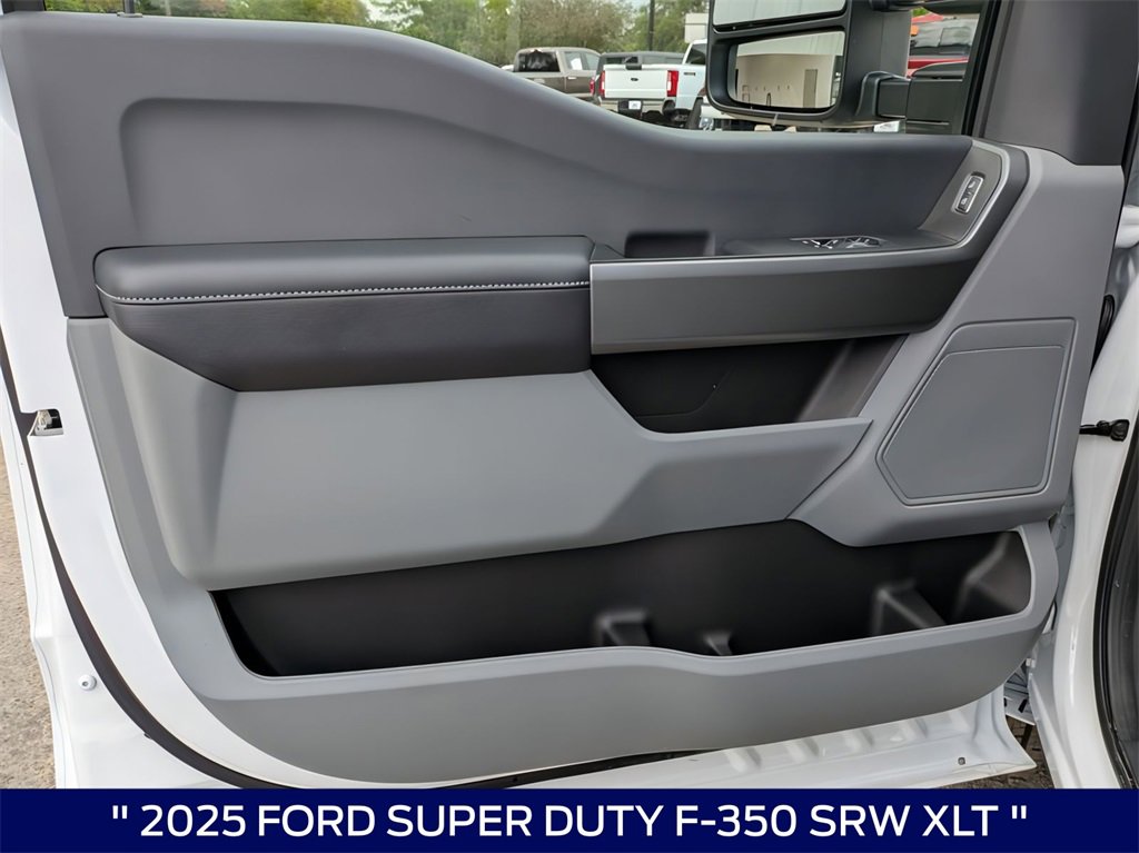 New 2025 Ford F350 XLT image 10