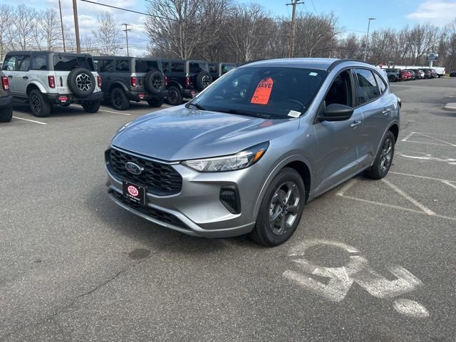 Used 2023 Ford Escape ST-Line w/ Tech Pack #1 AWD/4WD image 3