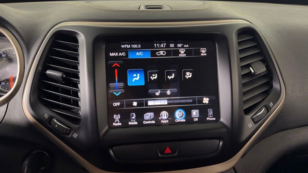 Used 2016 Jeep Cherokee Latitude w/ Cold Weather Group AWD/4WD image 24