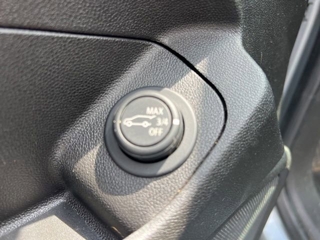 Used 2023 GMC Terrain SLT image 27