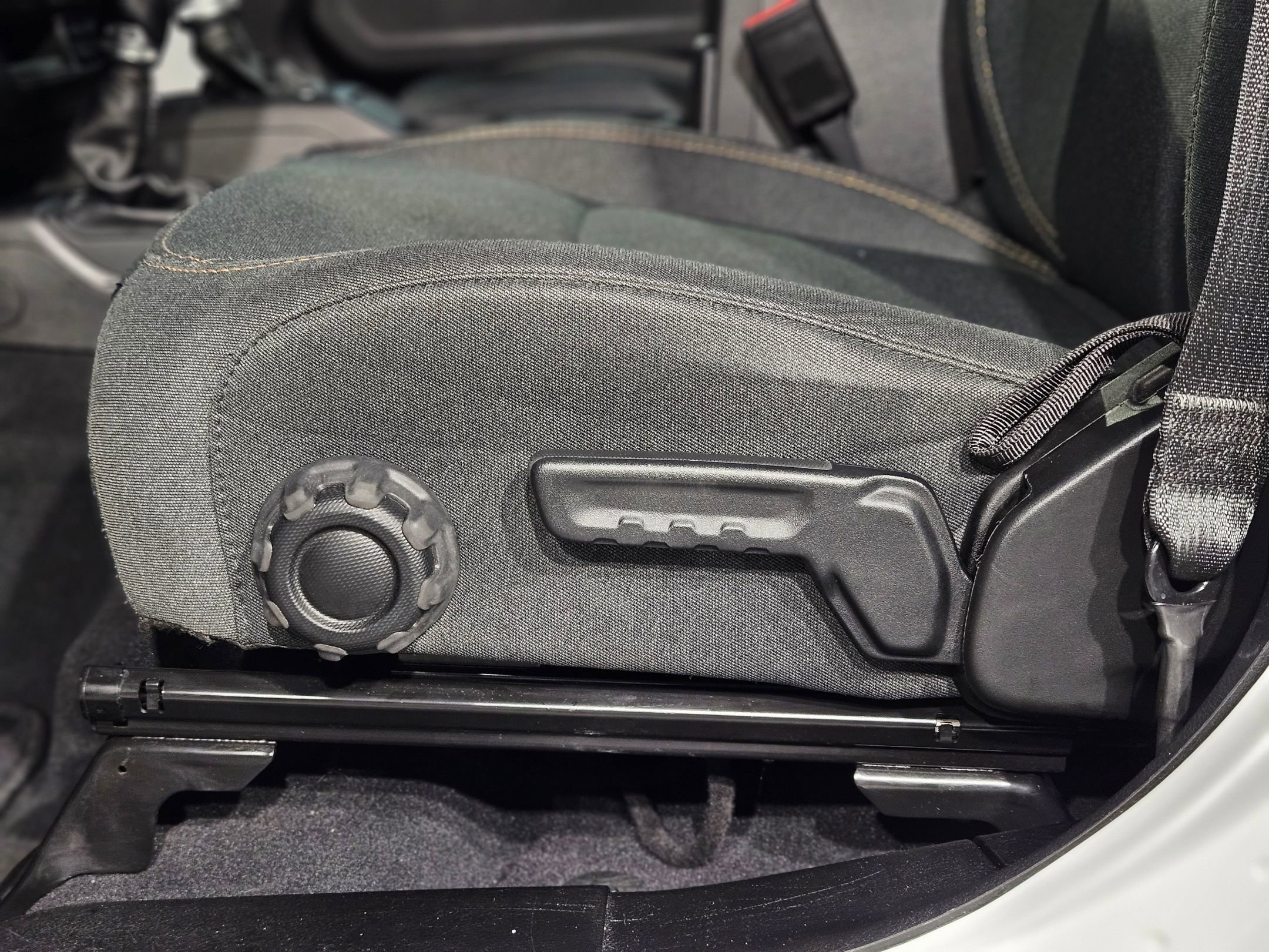 Used 2024 Jeep Wrangler Sahara image 23