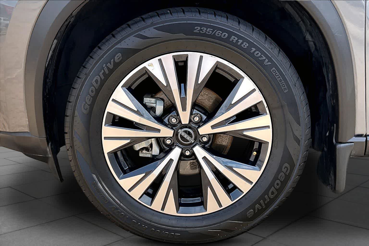 Certified 2023 Nissan Rogue SV w/ SV Premium B Package FWD image 10
