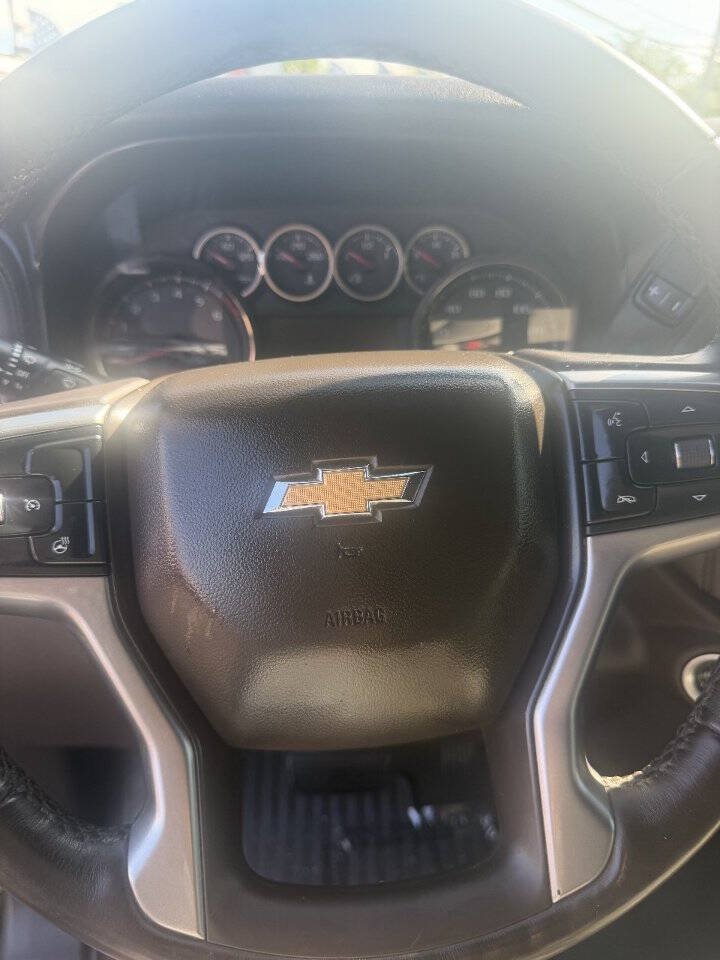 Used 2019 Chevrolet Silverado 1500 LT w/ Convenience Package AWD/4WD image 7