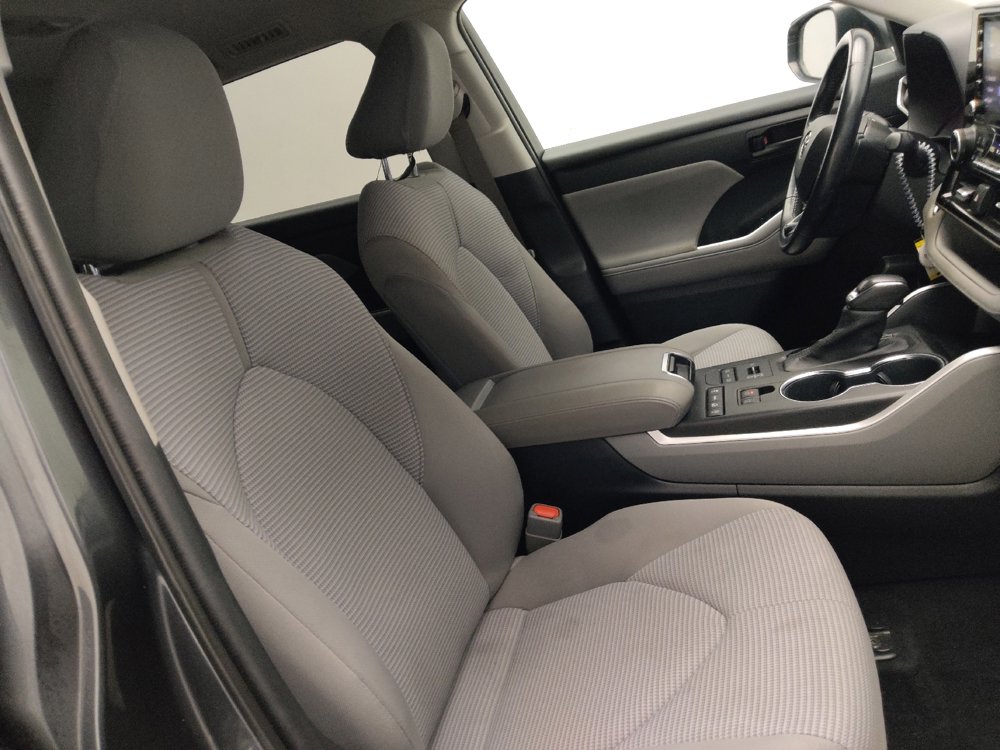 Used 2020 Toyota Highlander LE image 21