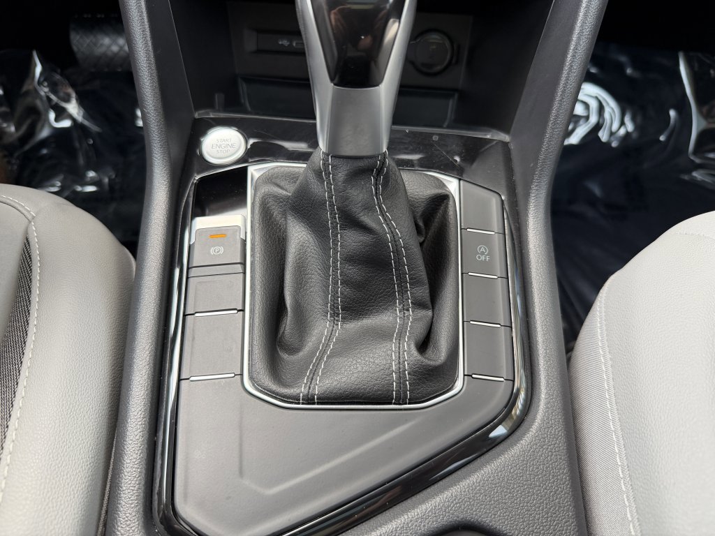 Used 2024 Volkswagen Taos SE w/ Panoramic Sunroof Package FWD image 24
