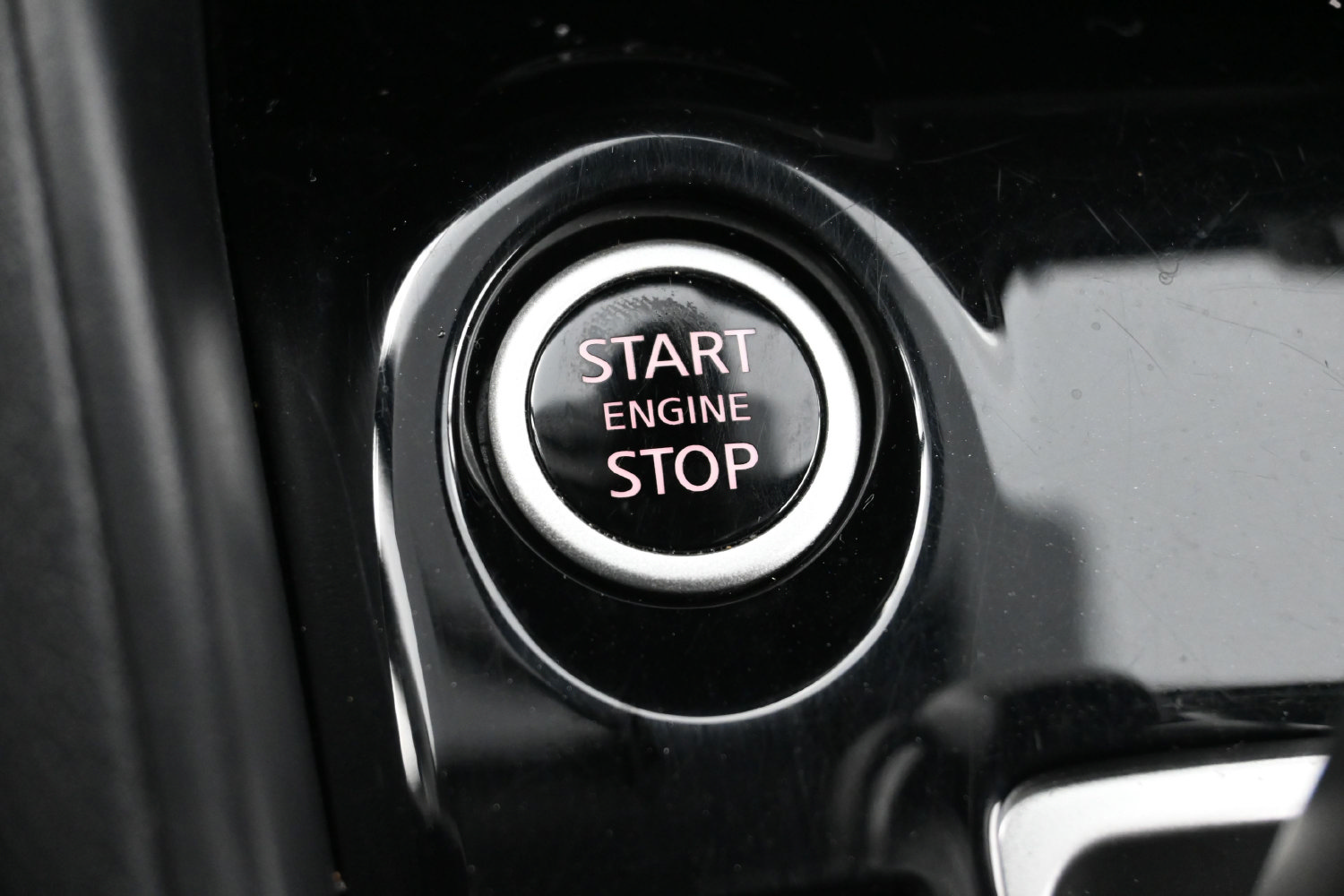 Used 2025 Nissan Versa SV FWD image 9