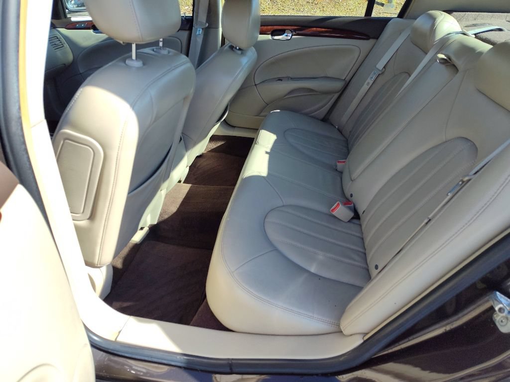 Used 2008 Buick Lucerne CXL w/ Luxury Package FWD image 10
