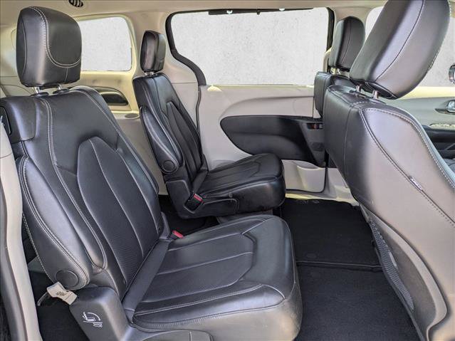Used 2024 Chrysler Pacifica Touring-L FWD image 19