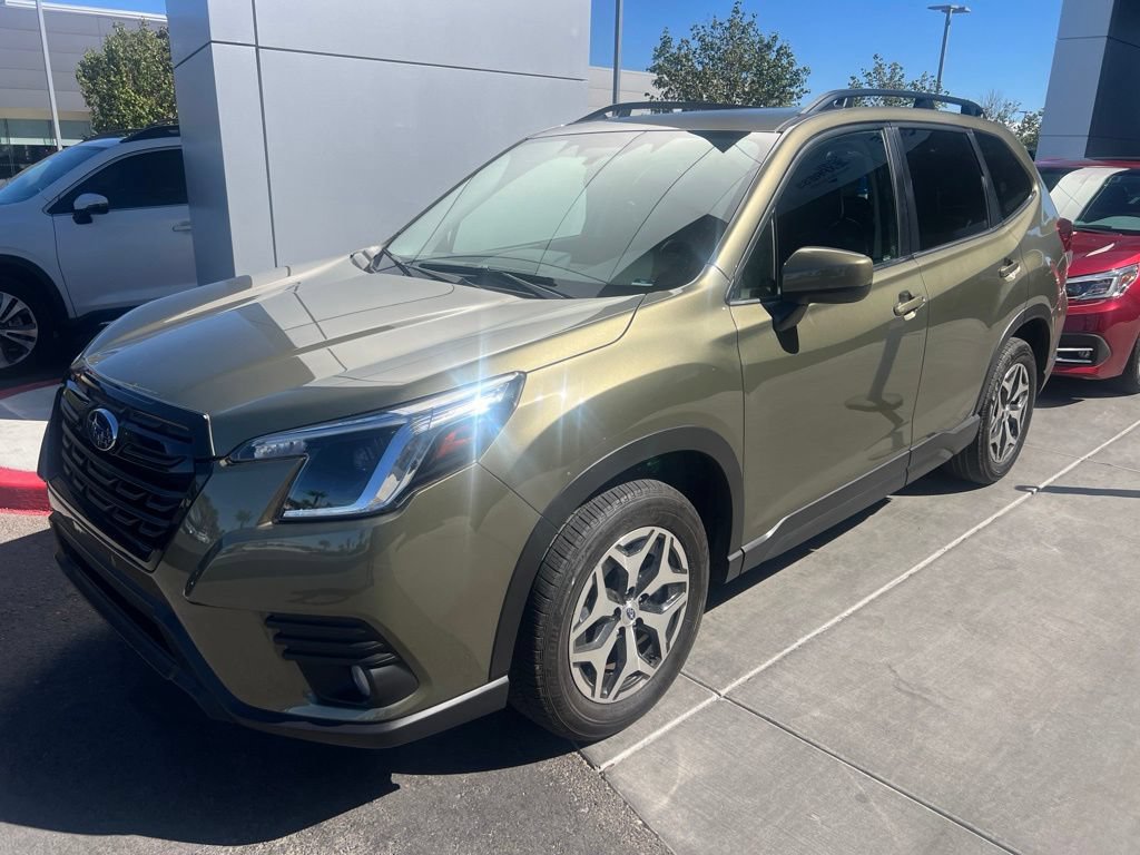 Used 2023 Subaru Forester Premium AWD/4WD image 2