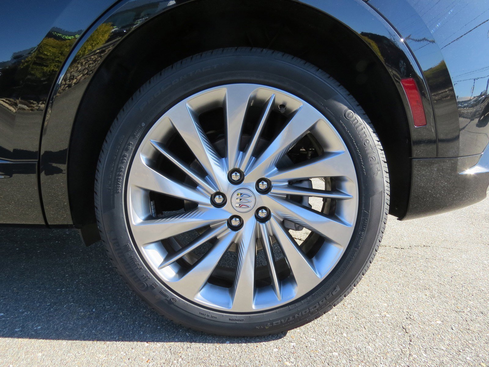 New 2025 Buick Envision Avenir image 12