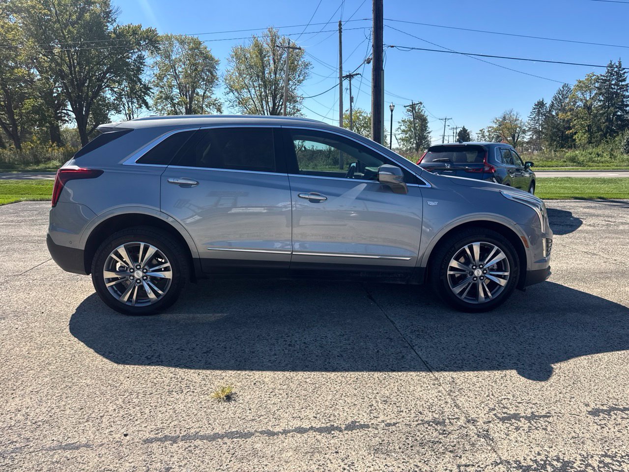 Used 2025 Cadillac XT5 Premium Luxury w/ Technology Package FWD image 4