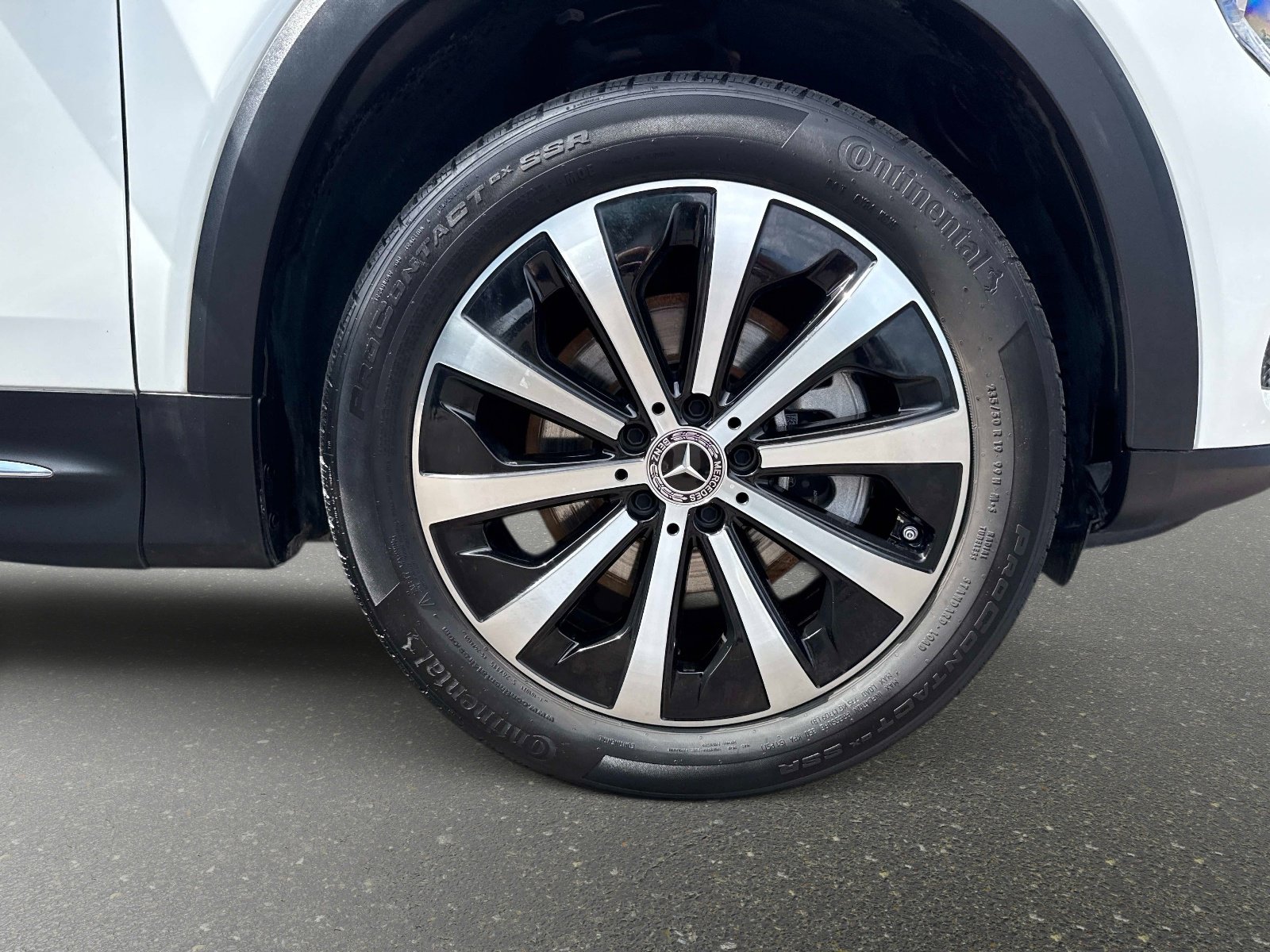 Used 2023 Mercedes-Benz GLB 250 4MATIC w/ Premium Package image 22