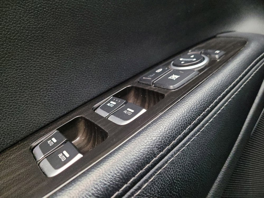 Used 2020 Kia Sorento LX FWD image 27