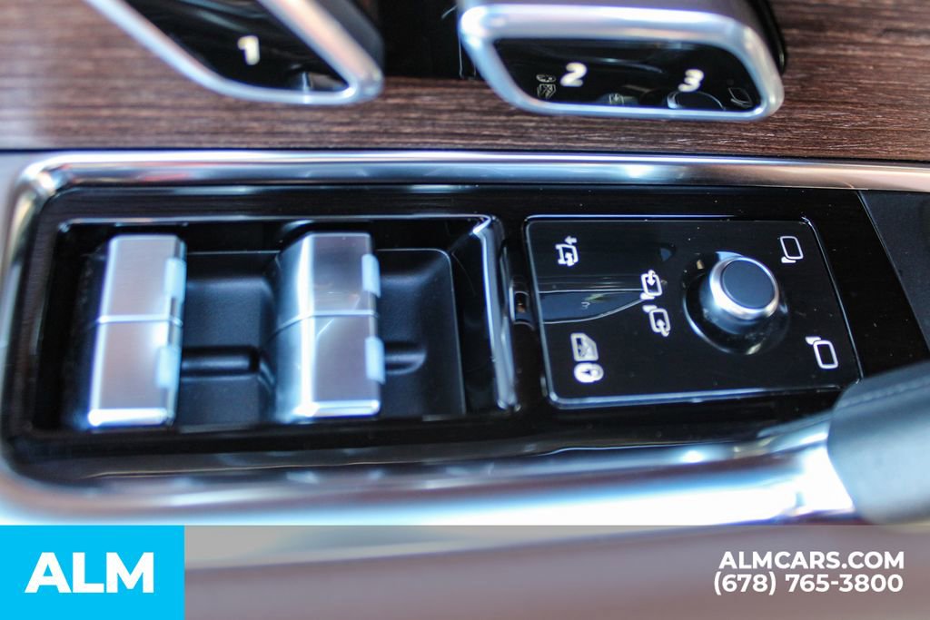 Used 2025 Land Rover Range Rover Autobiography image 36
